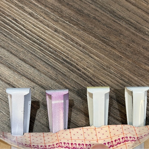 Set Of 4 Vintage Hand Painted Animal Hair Clips And 12 Jelly Bracelets - Picture 9 of 16